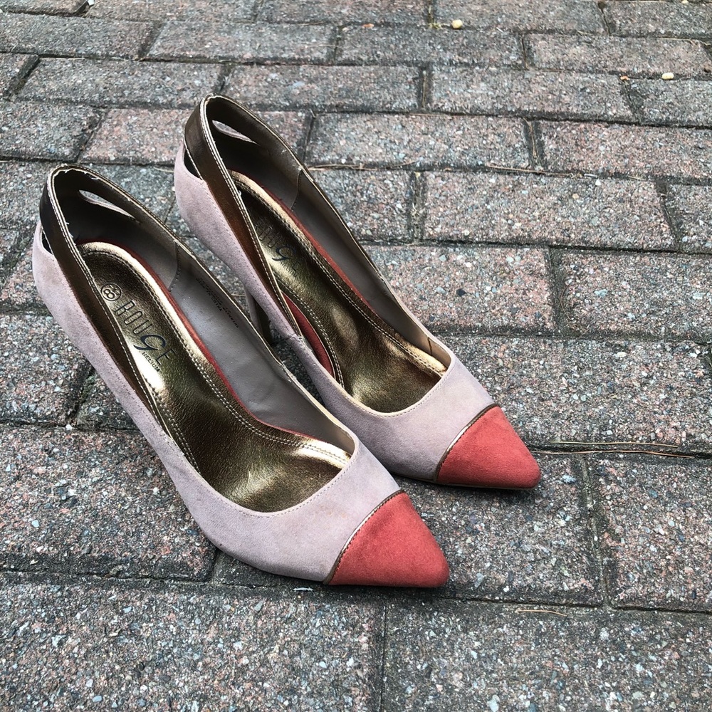 SUEDE COLORBLOCK PUMP